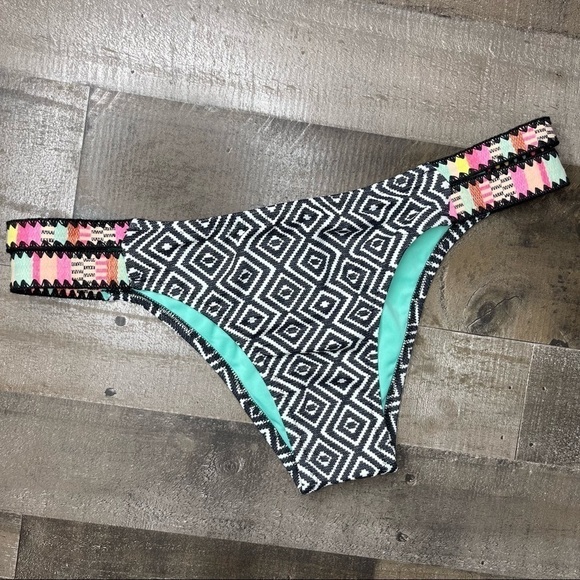 NWOT Shade & Shore Geometrical Pattern Cheeky Fit Bottom Medium - Picture 11 of 11
